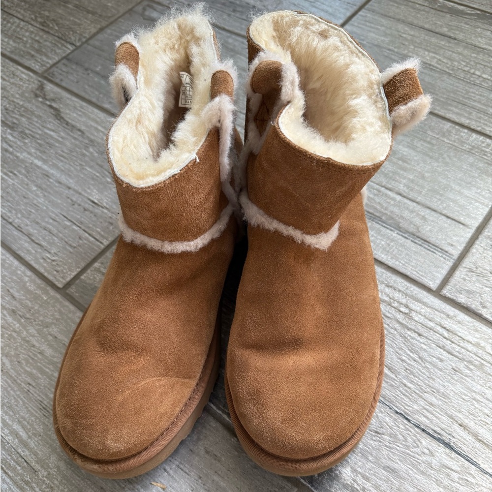 Ugg Mini Spill Seam Boot size 8